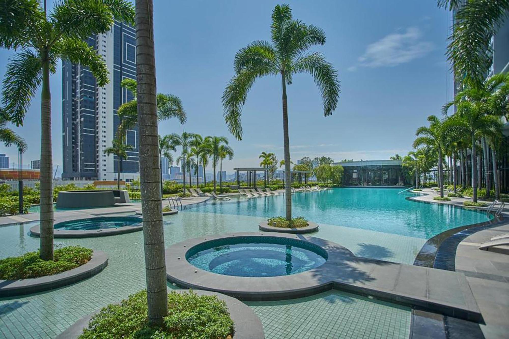 Skyscraper 65 Kl Highest Outdoor Bathtub Luxury Lavish Designer Suite Penthouse Lv65 Kuala Lumpur Ngoại thất bức ảnh